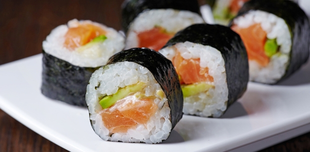  media 12772 salmon avocado sushi.CACHE 620x305 crop