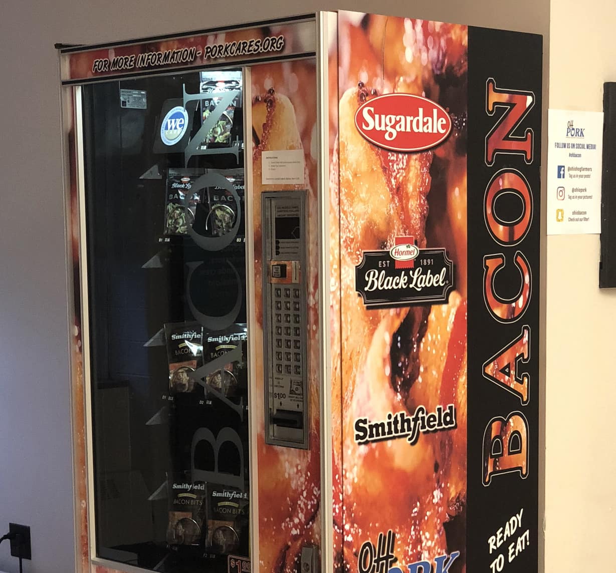 bacon vending machine featured min