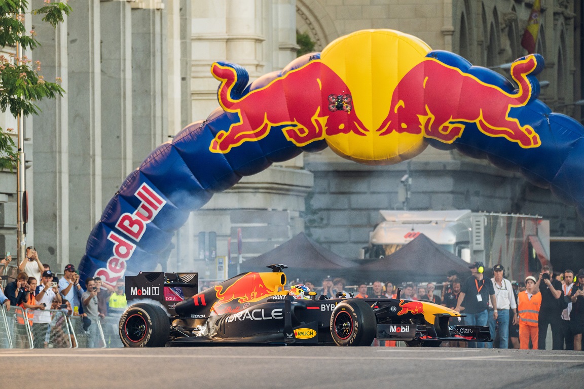 RED BULL SHOWRUN BY ALUMIL: Κέρδισε διπλά εισιτήρια για το μεγαλύτερο ...