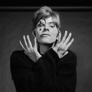 Αδημοσίευτες φωτογραφίες του David Bowie από τα 20 του χρόνια.