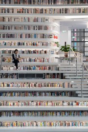 Η μεγαλύτερη βιβλιοθήκη στον κόσμο θυμίζει διαστημόπλοιο
