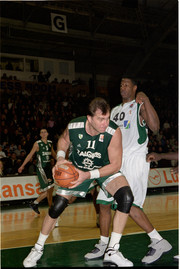 Αναδείχθηκε MVP της EuroLeague το 2004 σε ηλικία 39 ετών.
