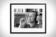 Ο Jack Nicholson απολαμβάνει τη μουσική και το τσιγάρο του σε φωτογραφία του 1969