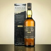 Caol Ila Distiller’s Edition

Τα whisky του Islay είτε τα αγαπάς, είτε τα μισείς. Το Caol Ila ωστόσο είναι αυτό το εναλλακτικό καπνιστό που ο κόσμος αγαπάει μέχρι σήμερα. Στην περίπτωση του Distiller’s Edition, μιλάμε για διπλή παλαίωση σε βαρέλια bourbon και πρώην Moscatel για το φινετσάτο του τελείωμα. Από το άρωμα της φλούδας πορτοκαλιού μέχρι την μαύρη ζάχαρη και την σταφίδα, είναι ένα συλλεκτικό μπουκάλι για τους scotch φανς που σέβονται αυτό που πίνουν.