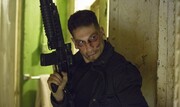 #1 Jon Bernthal (Netflix’s Punisher, 2016-2018) Και φτάσαμε στον κορυφαίο τιμωρό μέχρι σήμερα. Μετά από 26 χρόνια προσπαθειών, βρέθηκε ο κατάλληλος άνθρωπος που γεννήθηκε για να υποδυθεί τον Frank Castle. O Jon Bernthal πάει σε άλλο επίπεδο τον ρόλο του Punisher. Σκηνές εκπληκτικές (δείτε τα βίντεο παραπάνω), θάνατοι με κάθε πιθανό και απίθανο τρόπο. Απλά εκπληκτικός.