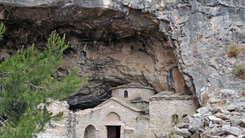 Σπηλιά του Λήσταρχου Νταβέλη