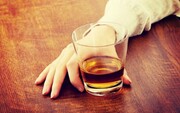 Το αλκοόλ: Ακόμη και μικρές έως μέτριες ποσότητες αλκοόλ μπορούν να αυξήσουν τον κίνδυνο καρκίνου. Περίπου το 6% των νέων περιστατικών καρκίνου κάθε χρόνο παγκοσμίως σχετίζονται άμεσα με την κατανάλωση αλκοόλ, σύμφωνα με την Αμερικανική Εταιρεία Κλινικής Ογκολογίας. Το αλκοόλ συνδέεται με διάφορους καρκίνους όπως του στόματος-λαιμού, του οισοφάγου, του μαστού, του παχέος εντέρου και του ήπατος. 