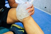 Το πρήξιμο - ένα υποπροϊόν της φλεγμονώδους διαδικασίας - πρέπει να μειωθεί από την τραυματισμένη περιοχή. Στο οίδημα, ο πάγος δεν βοηθά τη μετακίνηση του υγρού από την περιοχή όπου συσσωρεύεται. Για να φύγει το οίδημα χρειάζεται λεμφική παροχέτευση. Ο δε πάγος έχει αποδειχθεί ότι δεν αυξάνει τη λεμφική παροχέτευση. Στο βιβλίο Iced! The Illusionary Treatment option του Gary Reinl περιγράφεται το εξής πείραμα: πάρε δύο σωληνάρια οδοντόπαστας. Το ένα βάλτο στον πάγο για 20 λεπτά ενώ το άλλο ζέστανέ το στους 30 βαθμούς. Ποιο σωληνάριο θα μπορέσεις να αδειάσεις μετά πιο εύκολα; Η απάντηση είναι προφανής. 