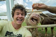 Αυτός ο τύπος βγάζει selfie μόνο με ζώα