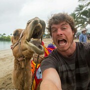 Αυτός ο τύπος βγάζει selfie μόνο με ζώα