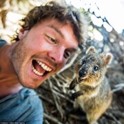 Αυτός ο τύπος βγάζει selfie μόνο με ζώα