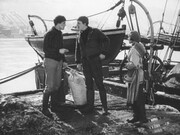 Μέχρι να απεγκλωβιστεί από το πλήρωμα, ο Frissel και το επιτελείο του τράβηξαν κι άλλα πλάνα από το παγωμένο τοπίο