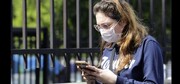 Επιδερμίδα προσώπου

Μπορείτε να χρησιμοποιείτε τα χέρια σας για να πλύνετε το πρόσωπό σας ή για να εφαρμόσετε κάποια κρέμα περιποίησης της επιδερμίδας. Αλλά κατά τα άλλα, κρατήστε τα μακριά. Όταν ακουμπάτε τα χέρια σας σε μία βρώμικη επιφάνεια και στη συνέχεια τα βάζετε στο πρόσωπό σας, αυξάνετε την πιθανότητα να κολλήσετε κάποια ασθένεια ή να έχετε έξαρση στην ακμή. Τα δάχτυλά σας περιέχει έλαια που μπορούν να κλείσουν τους πόρους της επιδερμίδας σας.