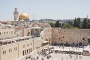Ιερουσαλήμ - Η Ιερουσαλήμ είναι το σπίτι τριών μονοθεϊστικών θρησκειών: Ιουδαϊσμός, Χριστιανισμός και Ισλαμισμός. Η Εκκλησία του Πανάγιου Τάφου είναι από τα πιο σημαντικά μέρη της πόλης. Βρίσκεται στην παλιά χριστιανική συνοικία και λέγεται ότι ήταν ο τόπος που βρίσκεται ο άδειος τάφος του Χριστού. Επίσης, η virtual ξενάγηση συμπεριλαμβάνει το Δυτικό Τείχος, την αγορά της παλιάς πόλης και το Όρος των Ελαιών. https://samsungvr.com/view/Wv_0tcndBOG
