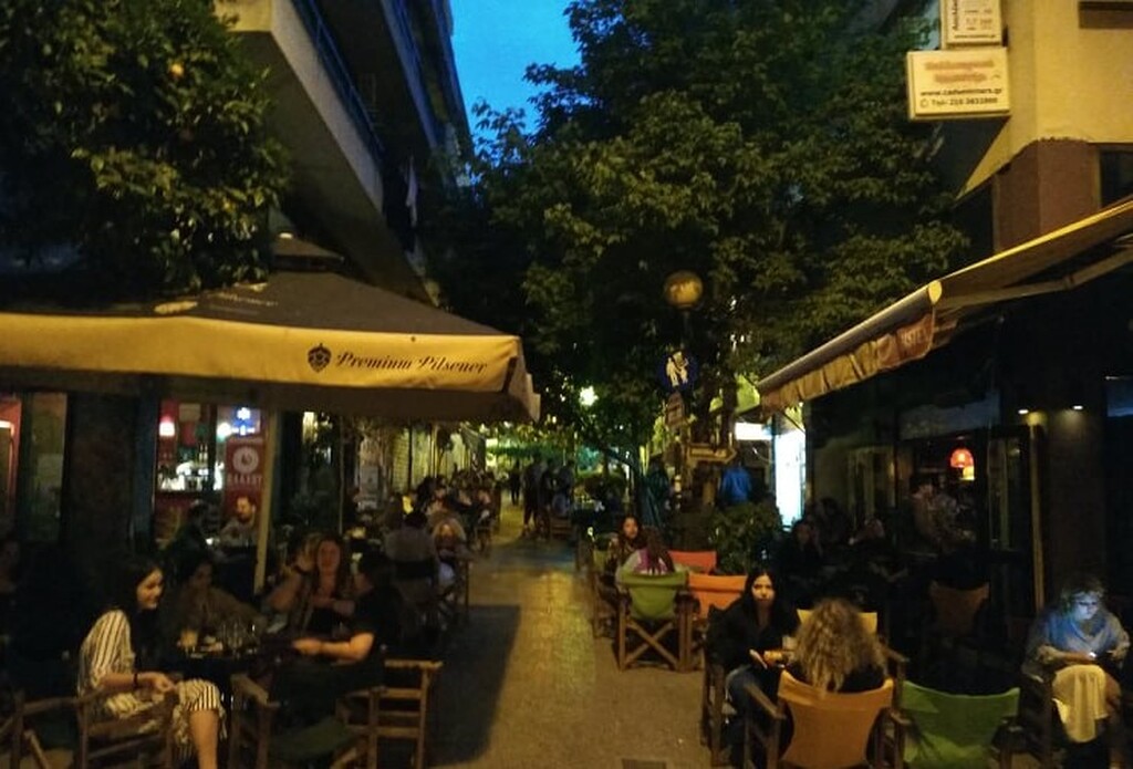 Πώς περάσαμε την πρώτη νύχτα έξω στα μπαρ του κορονοϊού