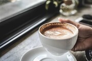 Τα επίπεδα του καφέ είναι περίπου τα ίδια στον κρύο και στο ζεστό και αλλάζει η γεύση
