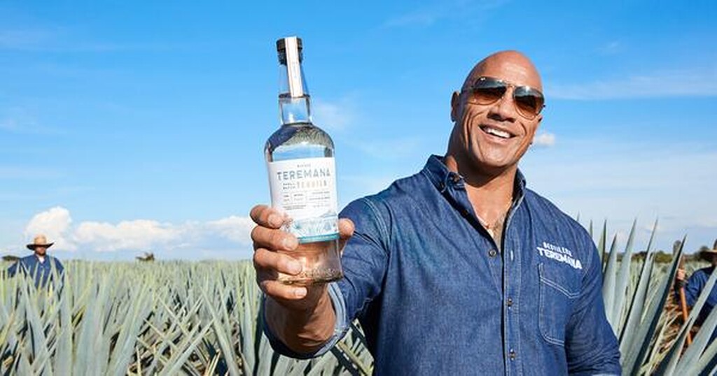 Dwayne ‘‘The Rock’’ Johnson:

Μπορεί να περίμενε κανείς ότι απέχει από το ποτό, αλλά ο Rock τρελαίνεται τόσο πολύ για τεκίλα που δημιούργησε μία δική του. Η υψηλής απόσταξης τεκίλα του ονομάζεται Teramana.
