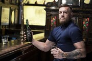 Conor McGregor:

Ο σταρ του ΜΜΑ δημιούργησε το irish whisky ‘‘Proper 12’’, αλλά το 37% της εταιρείας ανήκει πλέον στην Becle που έχει και την Jose Cuervo. Ωστόσο είναι το αδιαμφισβήτητο πρόσωπο κάθε καμπάνιας.