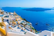 Τα περισσότερα ελληνικά νησιά βρίσκονται στο Αιγαίο πέλαγος, 
