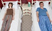 Οι έρευνες δείχνουν πως τα ζευγάρια που κοιμούνται ξεχωριστά κάνουν περισσότερο σεξ από εκείνα που κοιμούνται μαζί.