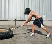 To Sledgehammer workout σου δίνει την ωμότητα που χρειάζεσαι