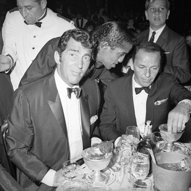 Frank Sinatra γιατί λατρεύουμε να σε ακούμε περισσότερο στις γιορτές;