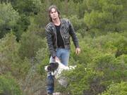 Ωστόσο το πιο εντυπωσιακό είναι ότι, παράλληλα με τη διαρκή παρουσία του σε ροκ μουσικές σκηνές και τη δισκογραφία του, έχει συμπεριληφθεί δύο φορές στους 100 κορυφαίους επιστήμονες του κόσμου χάρη στο πολύ σημαντικό ερευνητικό έργο του στον τομέα των βιολογικών επιδράσεων των ηλεκτρομαγνητικών πεδίων.