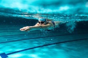 Κολύμβηση – 600 θερμίδες την ώρα..
Αυτή η άσκηση μας επιτρέπει να γυμνάσουμε αρκετά έντονα τους μύες ολόκληρου του σώματος, ελαχιστοποιώντας όμως μέσα στο νερό τη ζημιά που προκαλείται στις αρθρώσεις.