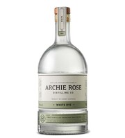 Archie Rose White Rye: Τα λευκά ουίσκι γνωρίζουν νέες δόξες τα τελευταία χρόνια και καμία σχέση δεν έχουν με τα moonshine της ποτοαπαγόρευσης. Το αυστραλέζικο μίγμα σίκαλης και κριθαριού δίνουν ένα έντονο άρωμα δημητριακών και μια πεντακάθαρη, σχεδόν κοφτερή, επίγευση με υποψίες φρούτων.
