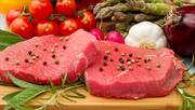 Άπαχο Κόκκινο Κρέας...

Δεν αποτελεί έκπληξη ότι το άπαχο κόκκινο κρέας θα έπρεπε να βρίσκεται στην κορυφή αυτής της λίστας. Άπαχα κομμάτια κρέατος αποτελούν πηγή πρωτεΐνης, βιταμινών, μετάλλων, ακόμα και κρεατίνης. Αλλά το άπαχο κρέας περιέχει και κορεσμένα λιπαρά. Και όλα τα κορεσμένα λιπαρά δεν είναι ίδια. Αποτελούν πηγή χοληστερόλης, που είναι το βασικό μόριο που χρειάζεται για να δημιουργηθεί η τεστοστερόνη. Στο σώμα σου η χοληστερόλη μετατρέπεται σε τεστοστερόνη, άρα είναι σημαντική μια ισορροπία σε κορεσμένα και ακόρεστα λιπαρά στην διατροφή σου. Καλύτερη επιλογή αποτελεί το άπαχο κόκκινο κρέας που προέρχεται από ζώα που έχουν τραφεί με βιολογική τροφή. Αυτό το κρέας τότε δεν περιέχει χημικά και τοξίνες που ενεργούν σαν οιστρογόνα στο σώμα σου και μπορούν να μειώσουν τα επίπεδα της τεστοστερόνης σου και τον μεταβολισμό του σωματικού λίπους.