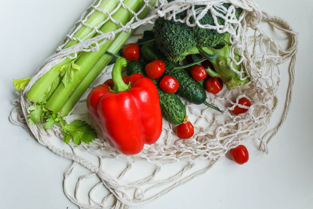 Τα φρούτα και λαχανικά σε κόκκινο χρώμα είναι συνήθως πλούσια σε βιταμίνη Α, η πολυτιμότερη για το δέρμα