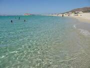 Νάξος: Το Καστράκι είναι η πιο ήρεμη και κρυστάλλινη παραλία του νησιού