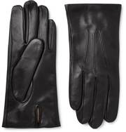 Dents gloves

Το γάντι δεν είναι μόνο για εκείνους που παίζουν γκολφ, ούτε για εκείνους που οδηγούν μηχανή. Εμπλούτισε την γκαρνταρόμπα σου με ένα ζεστό ζευγάρι γάντια με εσωτερική επένδυση από κασμίρι και εξωτερικά από συνθετικό δέρμα. Απλή, φθηνή και χρήσιμη επιλογή.