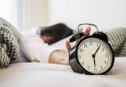 Κακά τα ψέματα, οι σωστές ώρες για να κοιμηθείς είναι ανάμεσα στις 10 μμ και τις 12, βία 1 πμ -κι όχι 3 και 4 τα ξημερώματα. Αν, λοιπόν, συνηθίζεις να ξυπνάς νωρίς, μοιραία το βιολογικό σου ρολόι θα έχει ρυθμιστεί έτσι ώστε να κοιμάσαι τις πλέον κατάλληλες ώρες.

