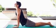 Ενεργοποίηση των μυών του πυελικού εδάφους: Η άσκηση αυτή είναι απλή αλλά σημαντική, καθώς μαθαίνει τον άνδρα να ενεργοποιεί τους σημαντικούς για τη στύση μύες. Ξαπλώστε με τα γόνατα λυγισμένα, τα πόδια στο πάτωμα και τα χέρια στο πλάι.