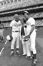 Telly Savalas - Totie Fields -Walter Matthau - Πηγή: Assosiated Press