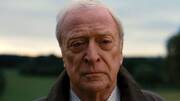 O Michael Caine έχει διαλέξει τον ίδιο τόνο φωνής που είχε ένας συνταγματάρχης του, όταν υπηρετούσε στο στρατό.