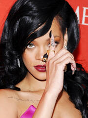 Rihanna (1.7 δις δολάρια)