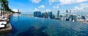 10. Infinity Pool
Πού βρίσκεται: Στο resort Marina Bay Sands

Σε ποια πόλη πρέπει να ταξιδέψεις για να τη δεις από κοντά: Σιγκαπούρη, Μαλαισία

Σίγουρα η πιο δημοφιλής πισίνα στο instagram και όχι χωρίς λόγο. Προκαλεί μία ελαφριά υψοφοβία αλλά αξίζει τον κόπο.


