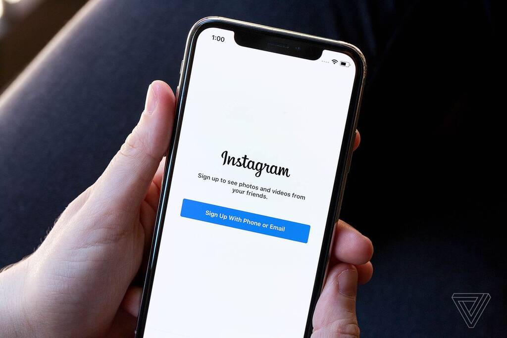 Το Instagram έχει την επιλογή των δημοσιεύσεων ιστοριών, οι οποίες διαρκούν μόνο 24 ώρες και στη συνέχεια διαγράφονται αυτόματα, μια ιδέα που υπήρχει στην πλατφόρμα, Snapchat. Εάν δεν θέλετε να αφήσετε ίχνος , η χρήση ιστοριών στο Instagram είναι καλή ιδέα σε σχέση με το να κάνετε δημοσιεύσεις στο προφιλ σας στο Instagram. Το Facebook έχει αντιγράψει και αυτήν την ιδέα, αλλά το Facebook έχει αγοράσει το Instagram.

