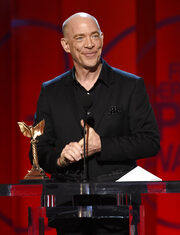 Tον J.K. Simmons ως Commissioner Gordon και πατέρα της Batgirl...