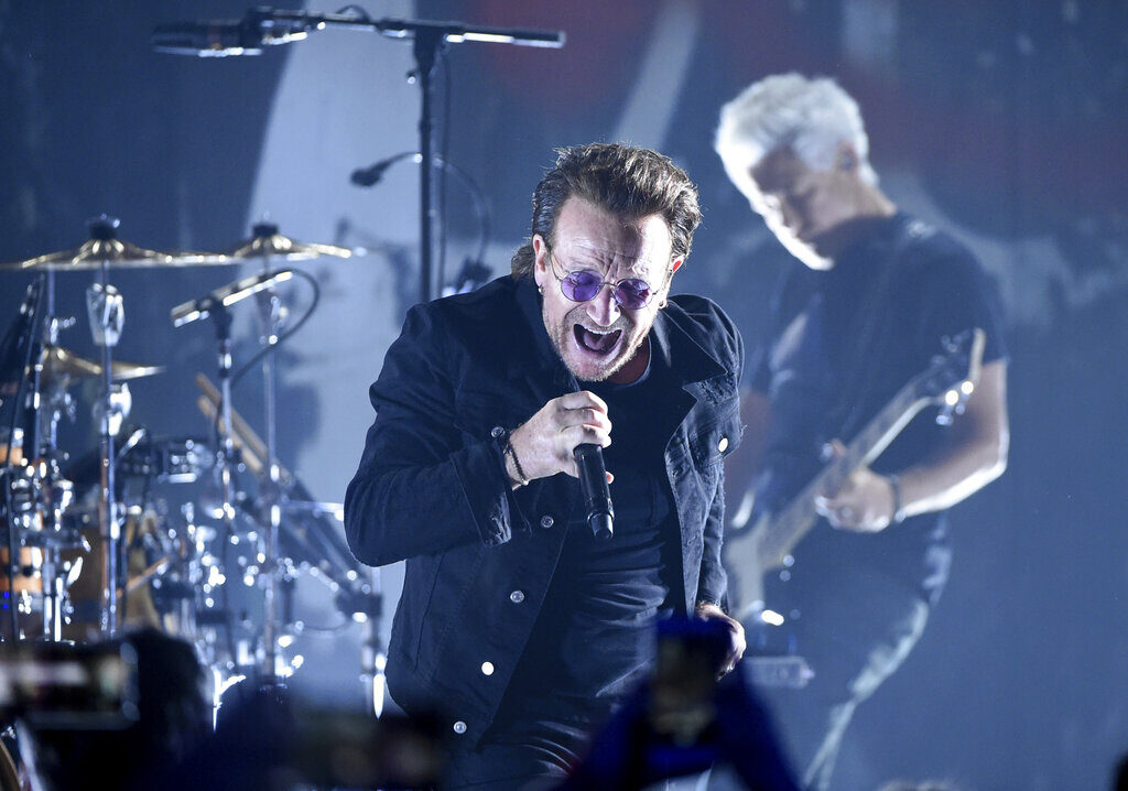 Στην κατηγορία των εισιτηρίων οι U2 κυριαρχούν με  26,178,043 πουλημένα χαρτάκια και τους Dave Mathews (23,279,056 εισιτήρια) και Rolling Stones (22,137,799 εισιτήρια) να κλείνουν την τριάδα.
