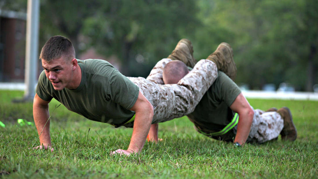 6 ασκήσεις push-ups που «δεν τις βγάζουν» ούτε οι ΟΥΚάδες