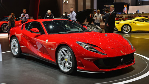 Όταν βγαίνει νέα Ferrari, τα άλλα αυτοκίνητα βαράνε προσοχή