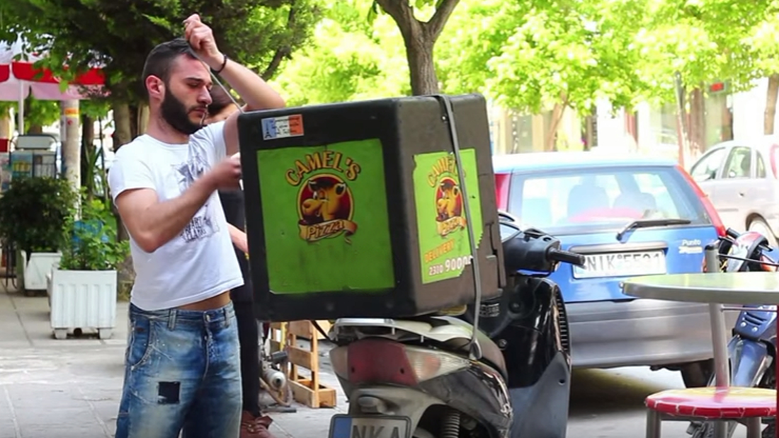 O Ντελιβεράς είναι αδελφός μας από άλλη μάνα