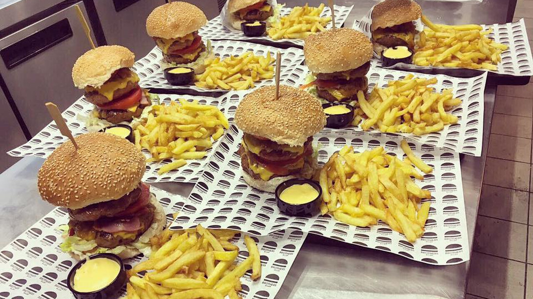 Στο ''Brothers In Law'' τα burgers φτιάχνονται από όνειρα RatPack.gr