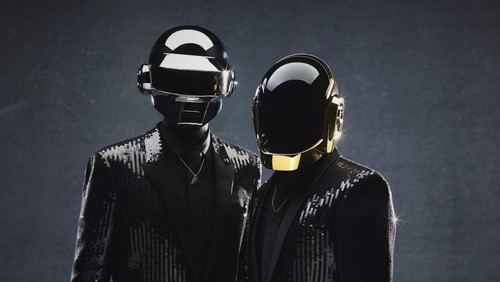 Πόσα θα έδινες για να αγοράσεις μουσικά όργανα των Daft Punk;