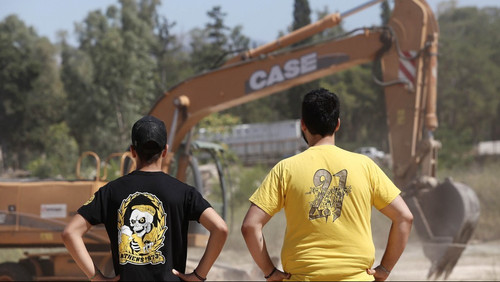 ΑΕΚτζής μπαίνει στο εργοτάξιο της Νέας Φιλαδέλφειας και το ζει όσο δεν πάει