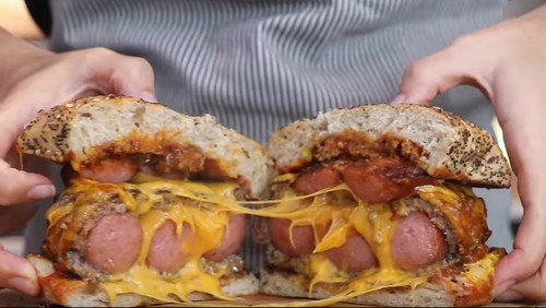 To hot-dog burger δημιουργήθηκε για τους αναποφάσιστους