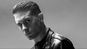 3 σωστά slick back χτενίσματα για να μην πετάει το μαλλί